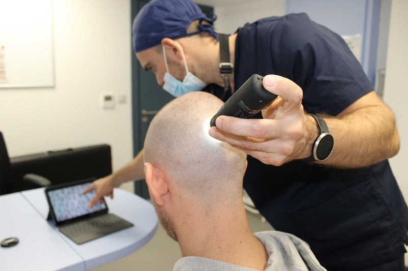 Explain The Qualities And Responsibilities Of A Hair Transplant Surgeon